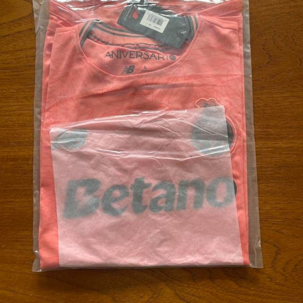 New Balance Men's Pink and Orange Tshirts